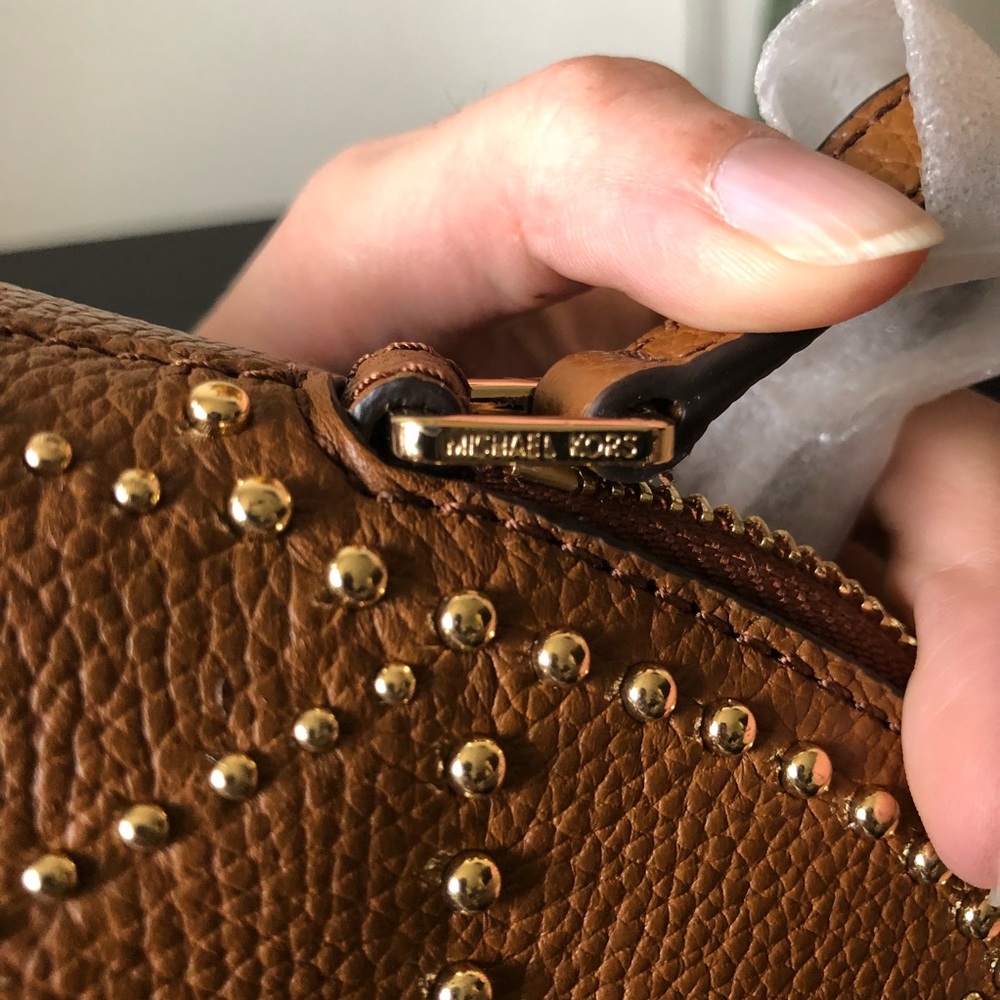 SOLD New Micheal Kors Studs Crossbody - Picture 8 of 8